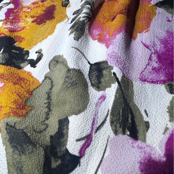 Fig and Flower Multicolor Floral Blouse - Picture 6 of 9